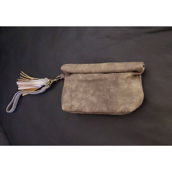 💕NWOT Maurices clutch/wristlet with magnetic closure flap. Measures approx 7.5 - Picture 2 of 6
